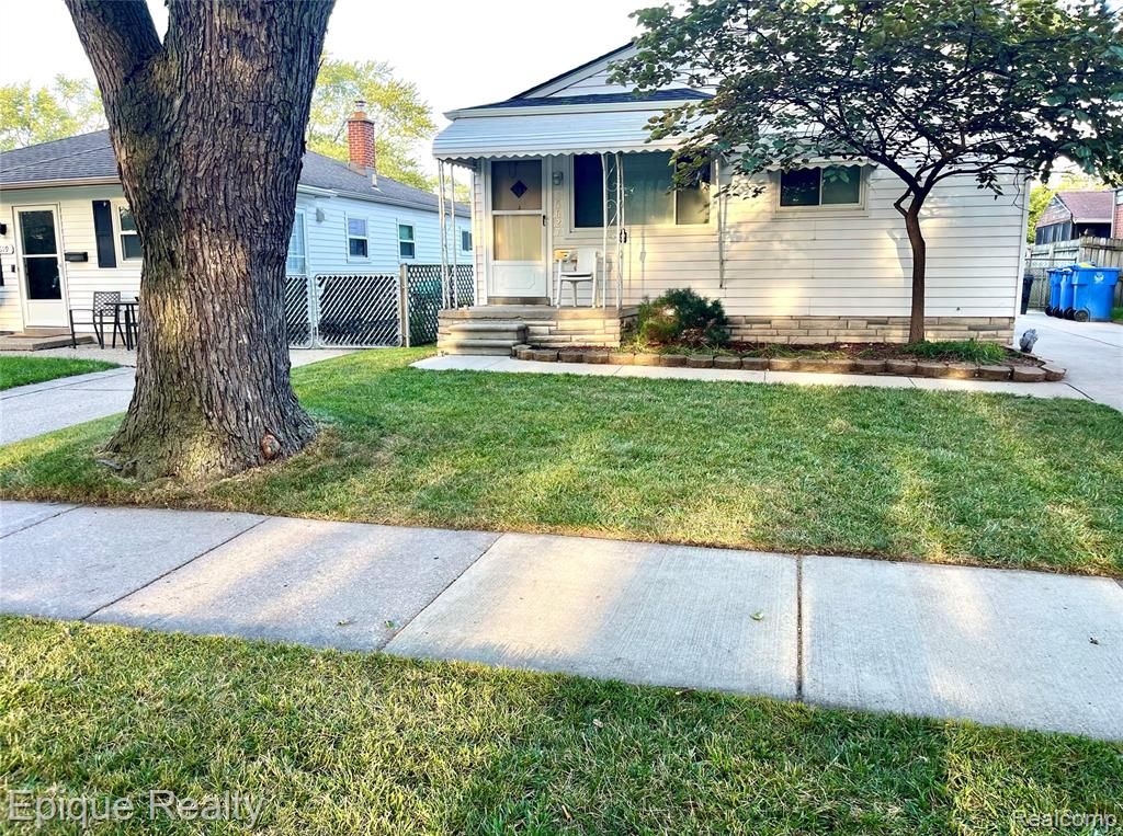 5627 Clippert Street, Dearborn Heights, MI 48125