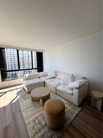 520 Brickell Key Dr A913, Miami, FL 33131