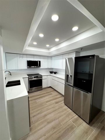 520 Brickell Key Dr A913, Miami, FL 33131