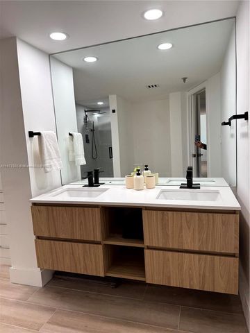 520 Brickell Key Dr A913, Miami, FL 33131