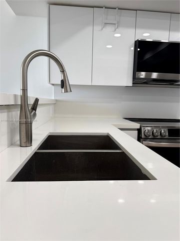 520 Brickell Key Dr A913, Miami, FL 33131
