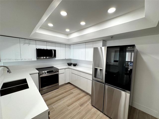 520 Brickell Key Dr A913, Miami, FL 33131