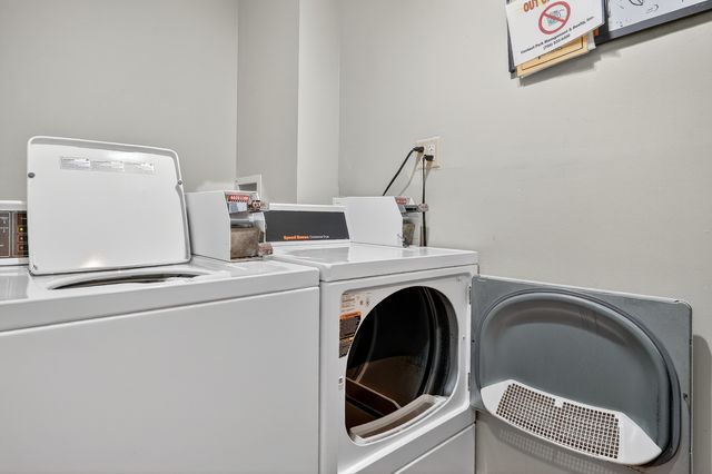 6670 S BRAINARD Avenue 209, Countryside, IL 60525