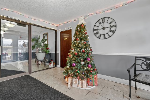 6670 S BRAINARD Avenue 209, Countryside, IL 60525