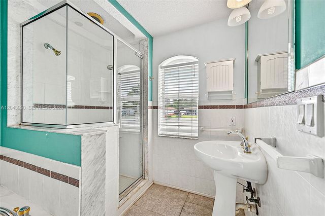 2832 NW 10th Ave, Wilton Manors, FL 33311