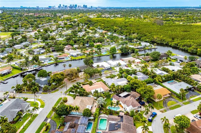 2832 NW 10th Ave, Wilton Manors, FL 33311