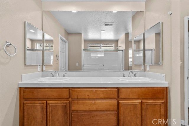 9447 Hendrix, North Hills (los Angeles), CA 91343