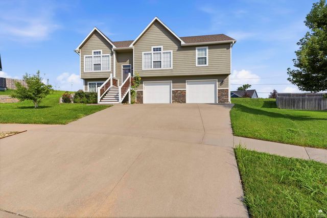 8867 Regina Lane, Manhattan, KS 66502