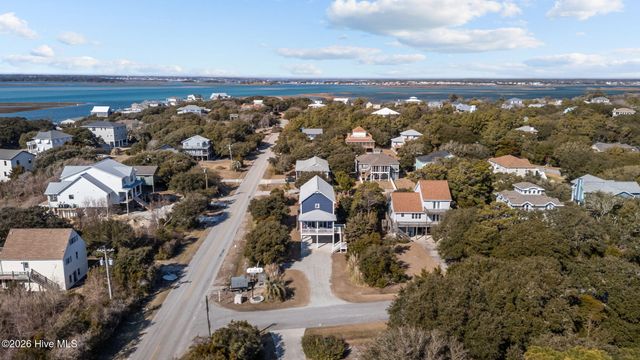 10522 Island Circle, Emerald Isle, NC 28594