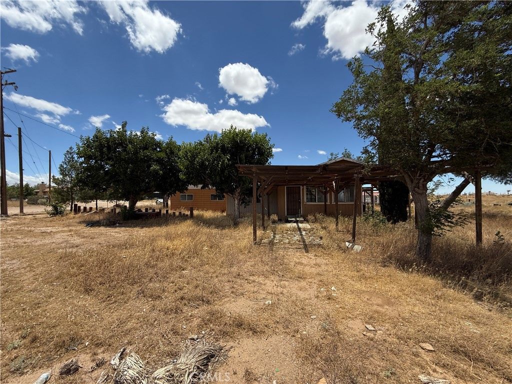 Image 12 of property listing at 11744 Wagon Wheel, Victorville, CA 92392