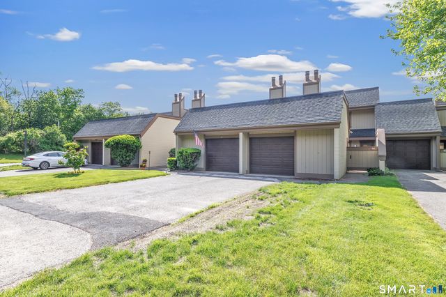 85 Viscount Drive 2E, Milford, CT 06460