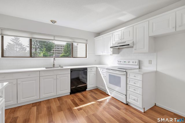 85 Viscount Drive 2E, Milford, CT 06460