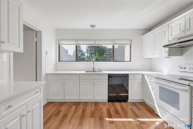 85 Viscount Drive 2E, Milford, CT 06460