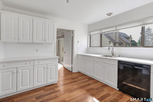85 Viscount Drive 2E, Milford, CT 06460