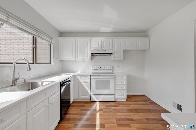 85 Viscount Drive 2E, Milford, CT 06460
