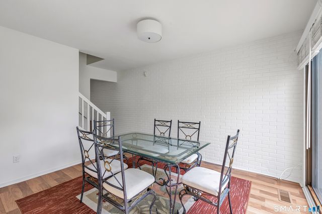 85 Viscount Drive 2E, Milford, CT 06460