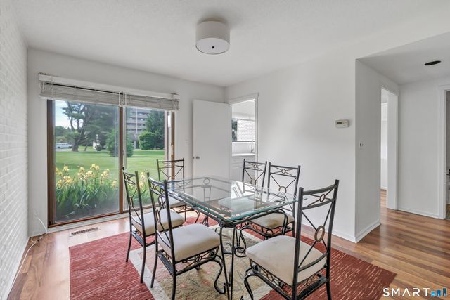 85 Viscount Drive 2E, Milford, CT 06460