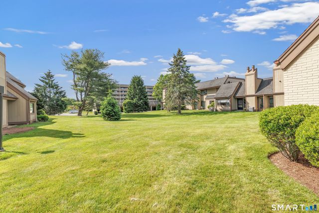 85 Viscount Drive 2E, Milford, CT 06460