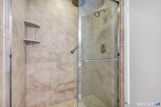 85 Viscount Drive 2E, Milford, CT 06460