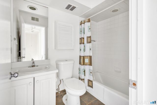 85 Viscount Drive 2E, Milford, CT 06460