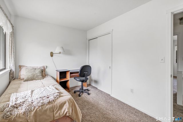 85 Viscount Drive 2E, Milford, CT 06460