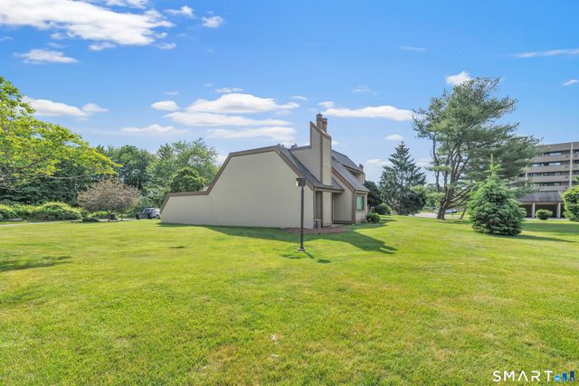 85 Viscount Drive 2E, Milford, CT 06460