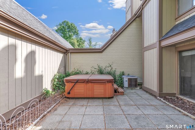 85 Viscount Drive 2E, Milford, CT 06460