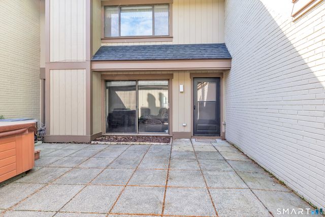 85 Viscount Drive 2E, Milford, CT 06460