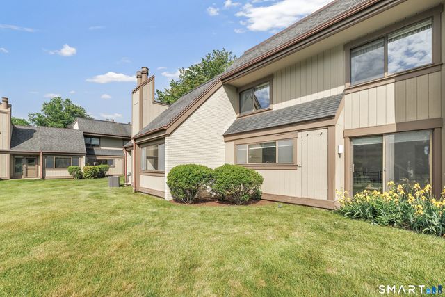 85 Viscount Drive 2E, Milford, CT 06460