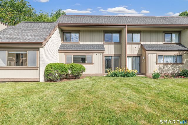 85 Viscount Drive 2E, Milford, CT 06460