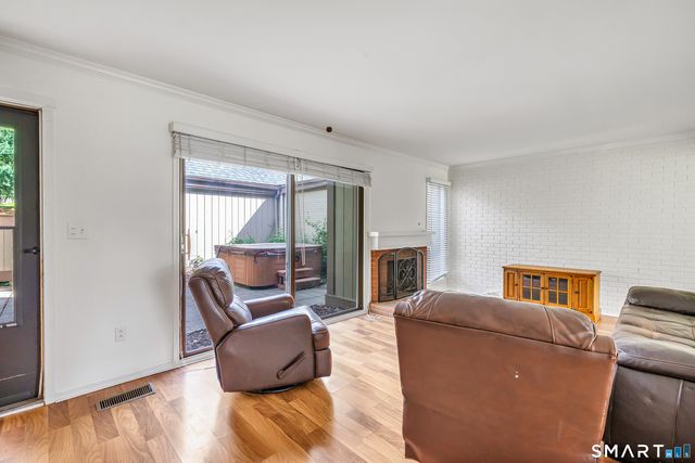 85 Viscount Drive 2E, Milford, CT 06460