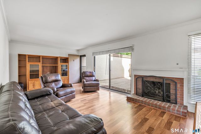 85 Viscount Drive 2E, Milford, CT 06460