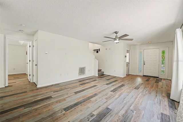 5865 MEADOWPARK PL, Lithia, FL 33547