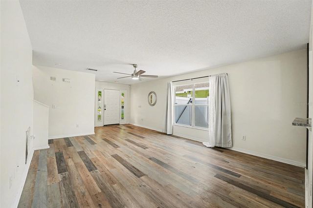 5865 MEADOWPARK PL, Lithia, FL 33547