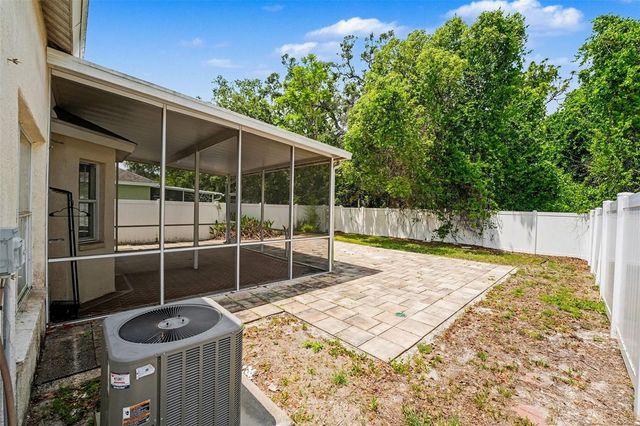 5865 MEADOWPARK PL, Lithia, FL 33547