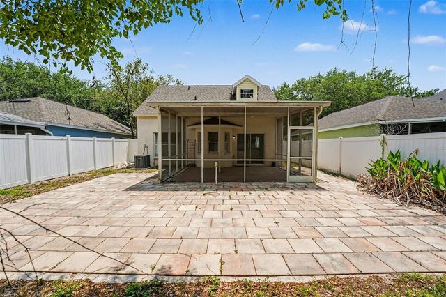 5865 MEADOWPARK PL, Lithia, FL 33547