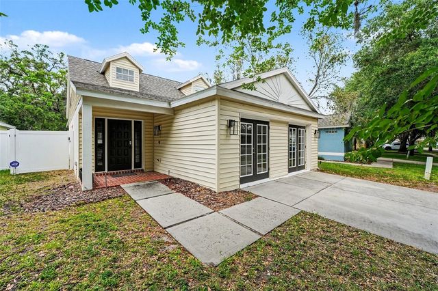 5865 MEADOWPARK PL, Lithia, FL 33547