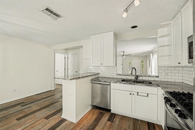 5865 MEADOWPARK PL, Lithia, FL 33547
