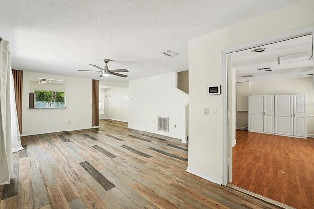 5865 MEADOWPARK PL, Lithia, FL 33547