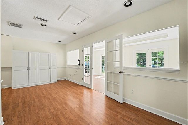 5865 MEADOWPARK PL, Lithia, FL 33547