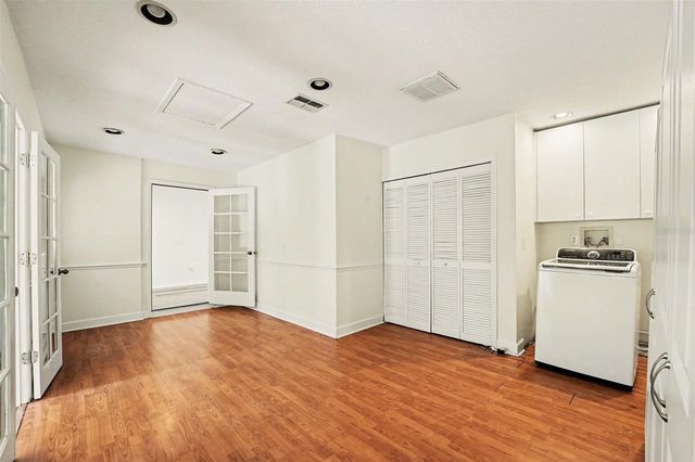 5865 MEADOWPARK PL, Lithia, FL 33547