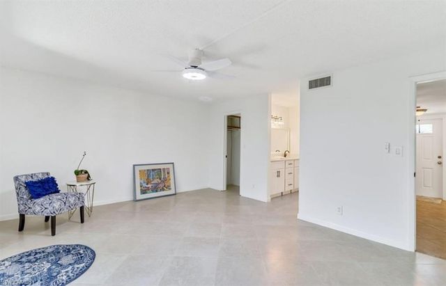 233 Palm DR 233-1, Naples, FL 34112