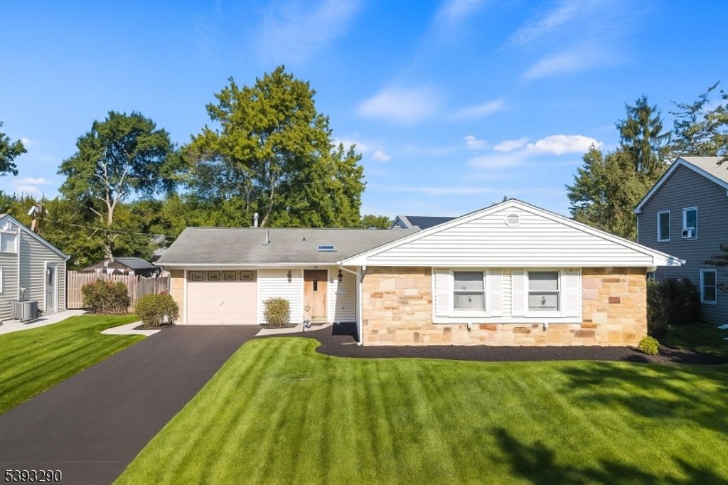 111 Courtland Ln, Aberdeen Twp., NJ 07747