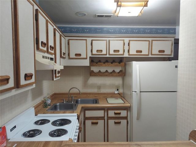 318 Washington St Apt D, Portsmouth, VA 23704