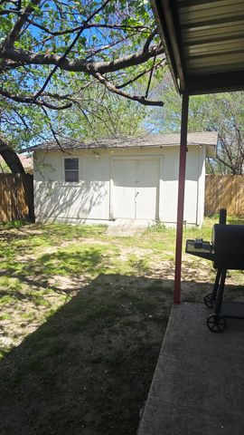 1415 Gillette Street, Dallas, TX 75217