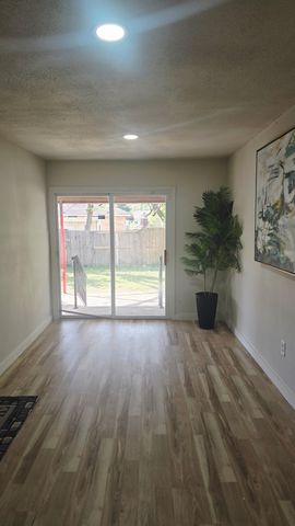 1415 Gillette Street, Dallas, TX 75217