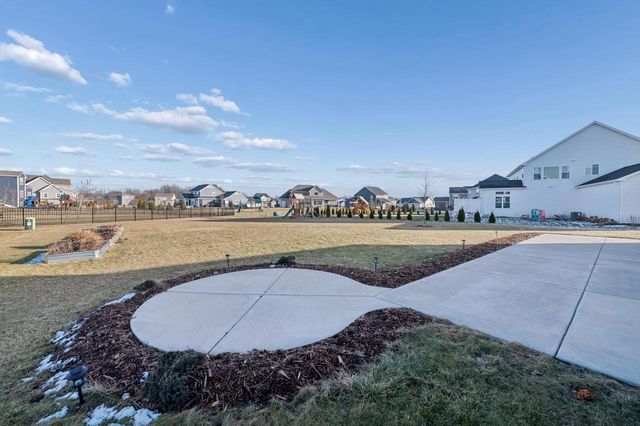 W139N6328 Bridal Wreath LANE, Menomonee Falls, WI 53051