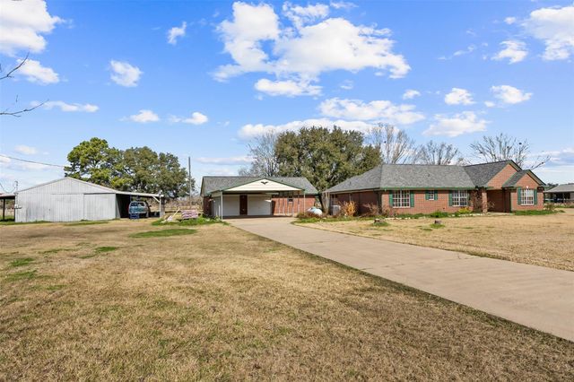 239 County Road 402, Danbury, TX 77534