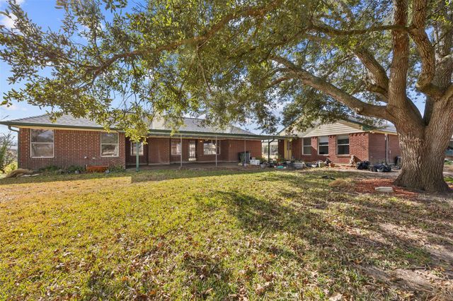 239 County Road 402, Danbury, TX 77534