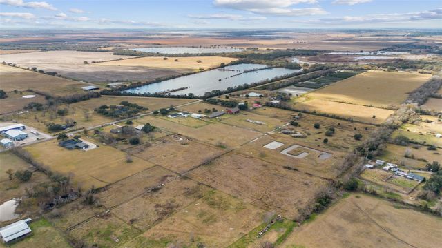 239 County Road 402, Danbury, TX 77534